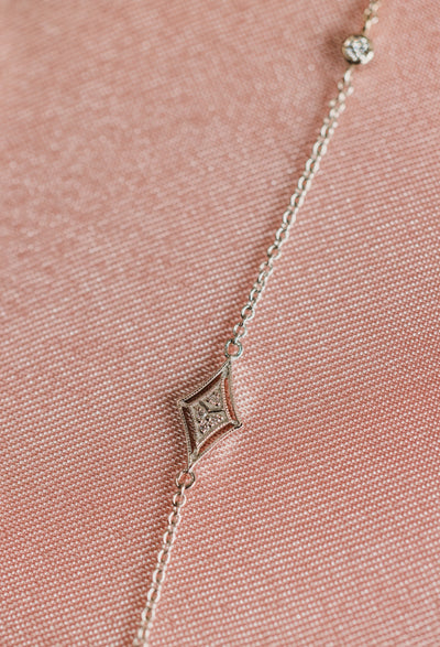 HJ solitaire necklace